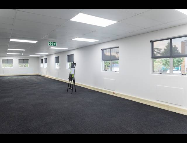 88M² OFFICE TO LET IN VORNA VALLEY